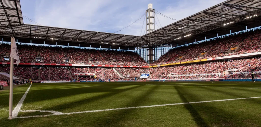 Architectuur van het RheinEnergieStadion 