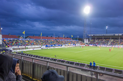 Zonsondergang bij Aspmyra Stadion